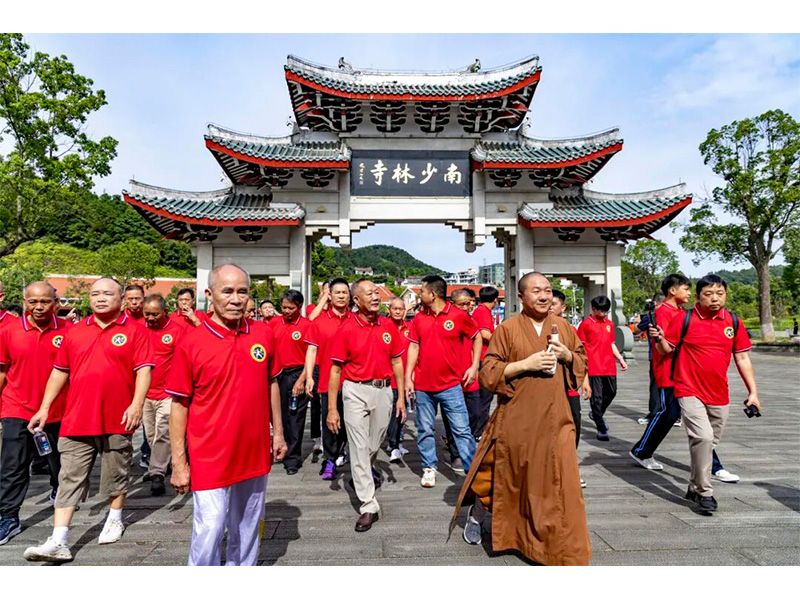 The second batch of Southern Fist Joint Returning to the Mountain Stele Ceremony was held at the South Shaolin Temple in Putian to trace the roots and ancestors of Southern Fist